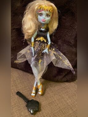 Monster High 13 Wishes Abby Bominable Doll with Brush